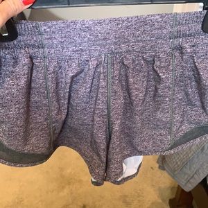 Lululemon size 6 Hotty Hot shorts